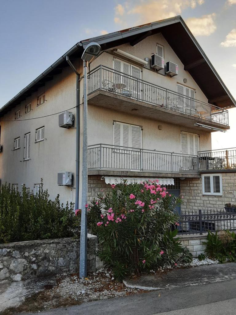 Primasrima Apartments Vodice Eksteriør bilde